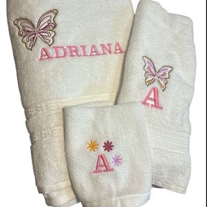 Personalized White Towel Set with Pink Embroidery
